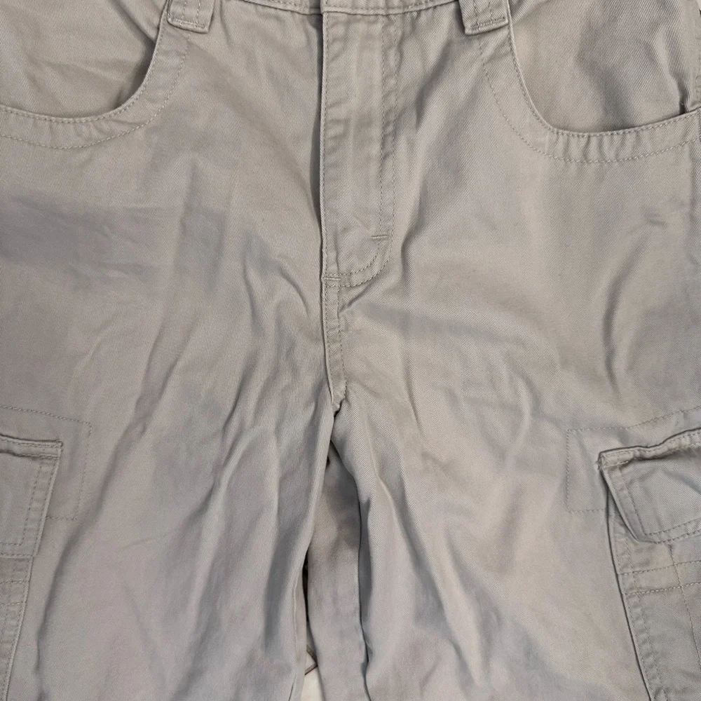 Wrangler cream Cargo Shorts with Sturdy Construction - Picture 5 of 5